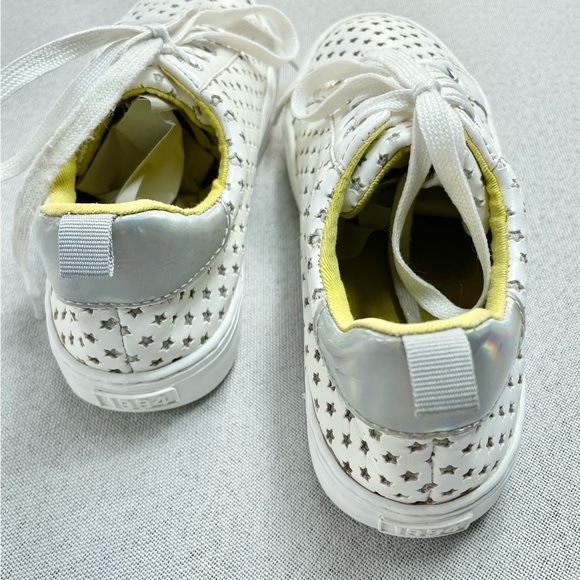 Old Navy white low top sneakers | Stars | Size 1Y - Picture 3 of 7